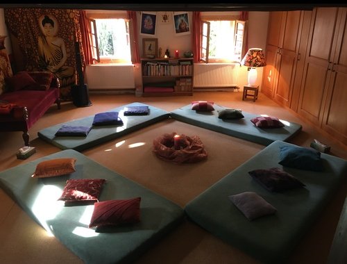 What is holotropic breathwork and how does the experience unfold?